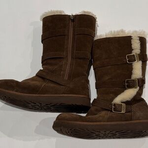 UGG Brown boots with buckle detail and side zipper size 5 (Girls)